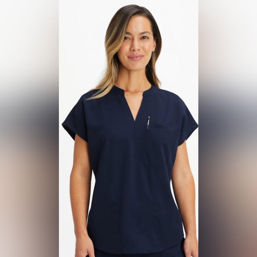 BLACK Fabletics Scrub Set
